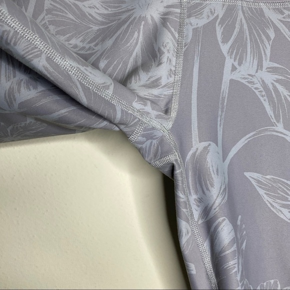 Fabletics Mid-Rise Mesh Powerhold Capri Bloomfield - Picture 8 of 10